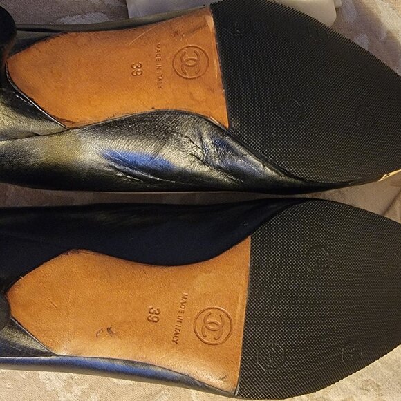 Gently worn | Lovingly restored AUTHENTIC Channel pumps - Picture 5 of 6